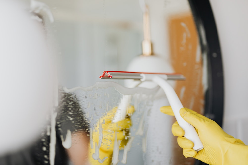 6 Things to Consider When Choosing Professional Cleaners